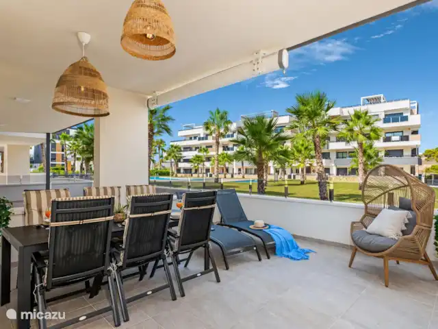 Caza azul en España, Costa Blanca, Orihuela Costa - apartamento terraza
