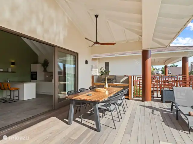 NEW! Villa Jazmyn 40 Blue Bay Resort huren in Curaçao, Curacao-Midden, Blue Bay - villa De open leefruimte met grote schuifdeuren zorgt voor een naadloze overgang tussen binnen en buiten