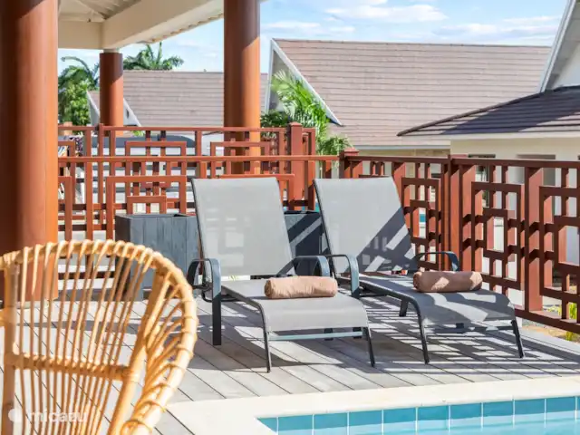 NEW! Villa Jazmyn 40 Blue Bay Resort huren in Curaçao, Curacao-Midden, Blue Bay - villa Ligbedjes aan het zwembad