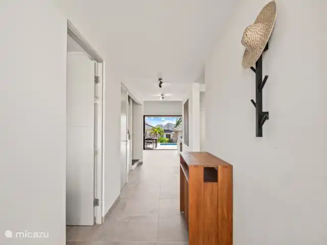 NEW! Villa Jazmyn 40 Blue Bay Resort huren in Curaçao, Curacao-Midden, Blue Bay - villa Gang naar de slaapkamers