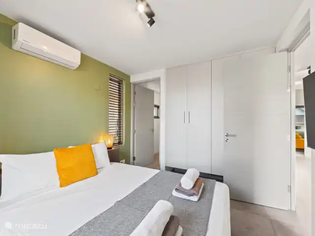 NEW! Villa Jazmyn 40 Blue Bay Resort huren in Curaçao, Curacao-Midden, Blue Bay - villa Masterbedroom met ruime kledingkast