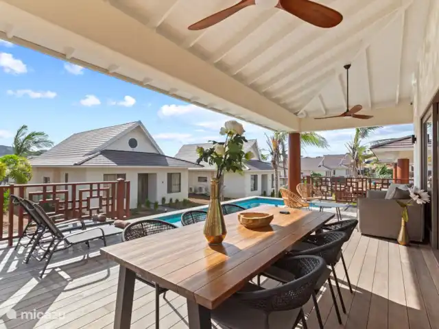 NEW! Villa Jazmyn 40 Blue Bay Resort huren in Curaçao, Curacao-Midden, Blue Bay - villa Buiten dineren aan deze tafel
