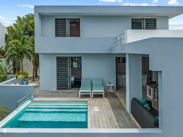 Villa Brakkeput avec vue et piscine | Curaçao, Banda Ariba (est), Brakkeput Abou - villa Espace extérieur ensoleillé avec piscine et chaises longues confortables