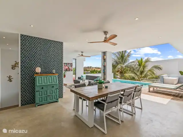Villa Brakkeput avec vue et piscine | Curaçao, Banda Ariba (est), Brakkeput Abou - villa La salle à manger est sur le porche, profitez de l’extérieur.