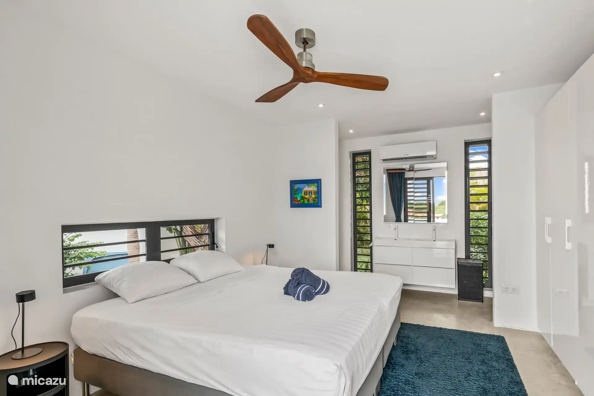 Slaapkamer 1 met ensuite badkamer