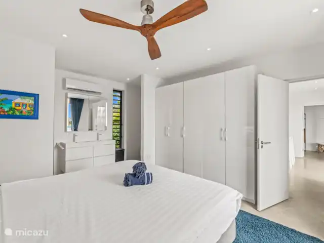Villa Brakkeput avec vue et piscine | Curaçao, Banda Ariba (est), Brakkeput Abou - villa Chambre 1 grande armoire disponible