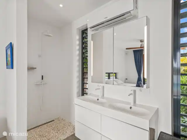 Villa Brakkeput avec vue et piscine | Curaçao, Banda Ariba (est), Brakkeput Abou - villa Salle de bain dans la chambre 1