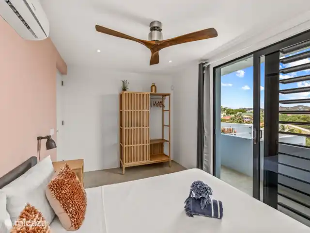 Villa Brakkeput avec vue et piscine | Curaçao, Banda Ariba (est), Brakkeput Abou - villa Chambre 2, avec accès à la terrasse sur le toit.