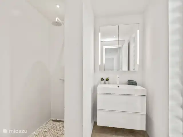 Villa Brakkeput avec vue et piscine | Curaçao, Banda Ariba (est), Brakkeput Abou - villa Salle de bain 2 au deuxième étage.