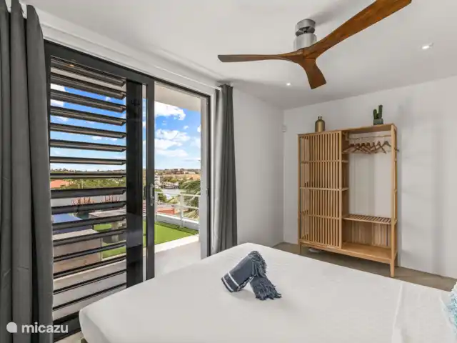 Villa Brakkeput avec vue et piscine | Curaçao, Banda Ariba (est), Brakkeput Abou - villa Chambre 3, avec accès à la terrasse sur le toit.