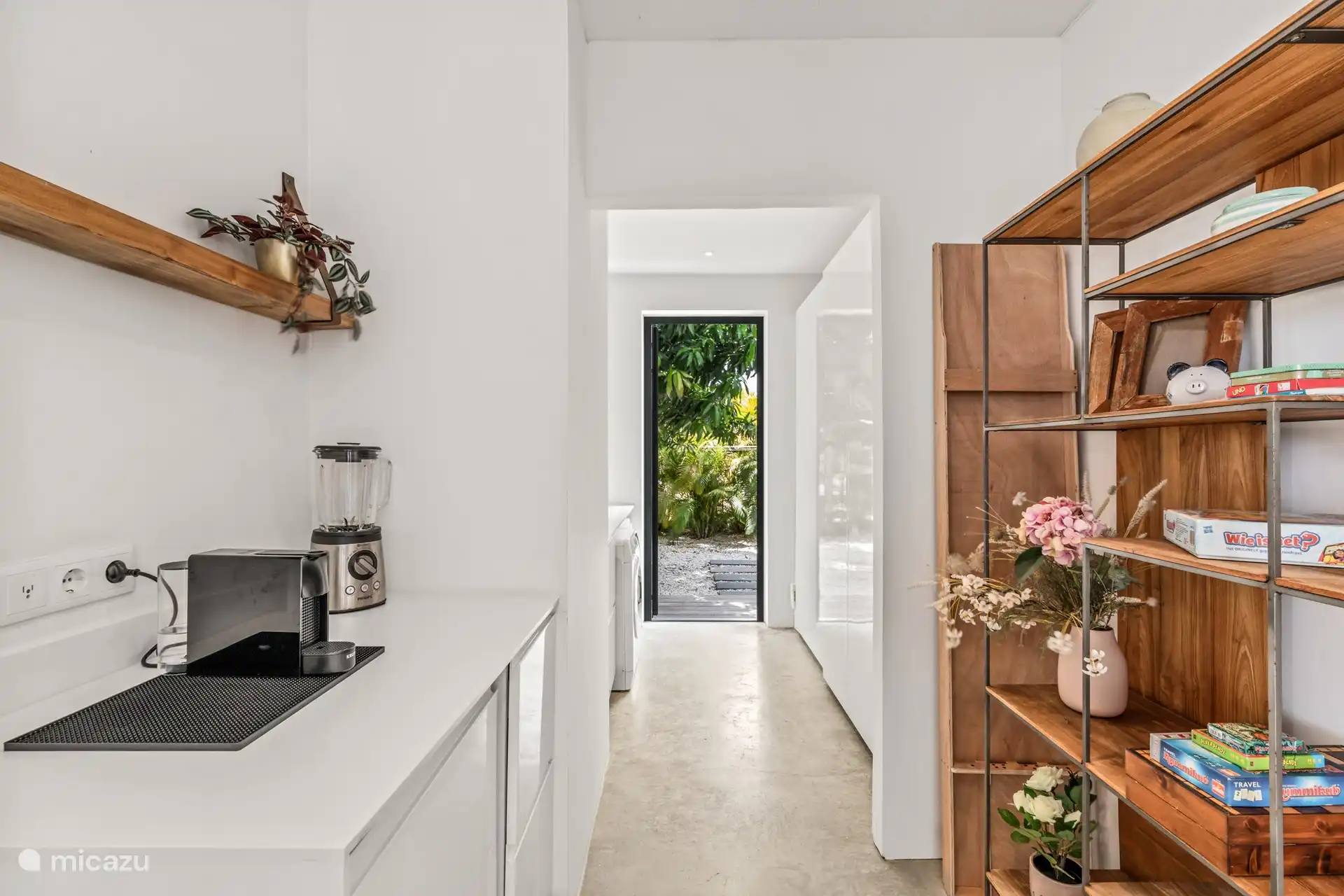 Gezelschapspellen aanwezig. Heerlijk Nespresso koffie.