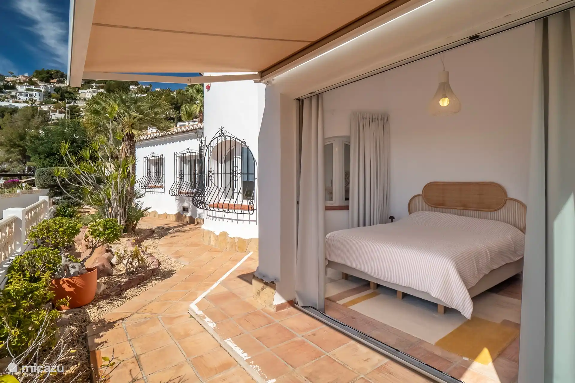 Chambre avec lit double