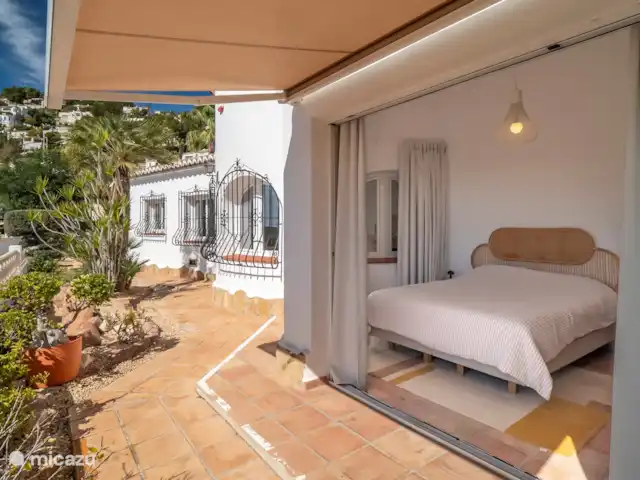 Villa Pequena Joya en España, Costa Blanca, Moraira - villa Dormitorio con cama doble