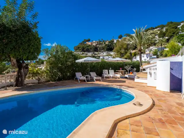 Villa Pequena Joya en España, Costa Blanca, Moraira - villa Villa Pequena Joya es una villa moderna y atractiva de una sola planta con piscina privada.