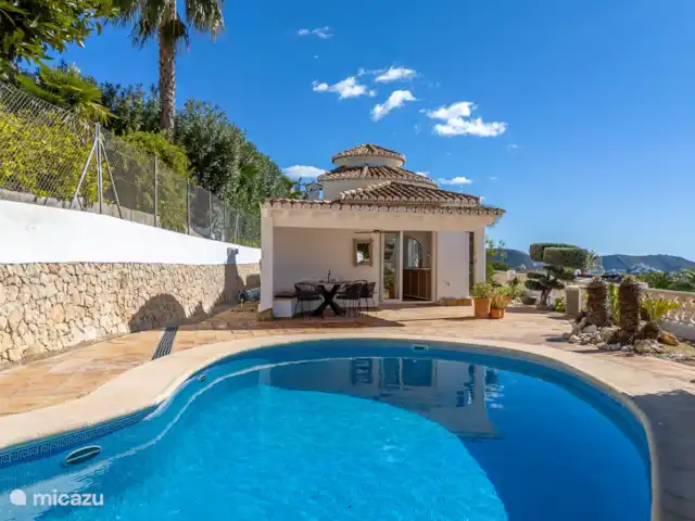 Villa Pequena Joya en España, Costa Blanca, Moraira - villa Nadar en su piscina privada