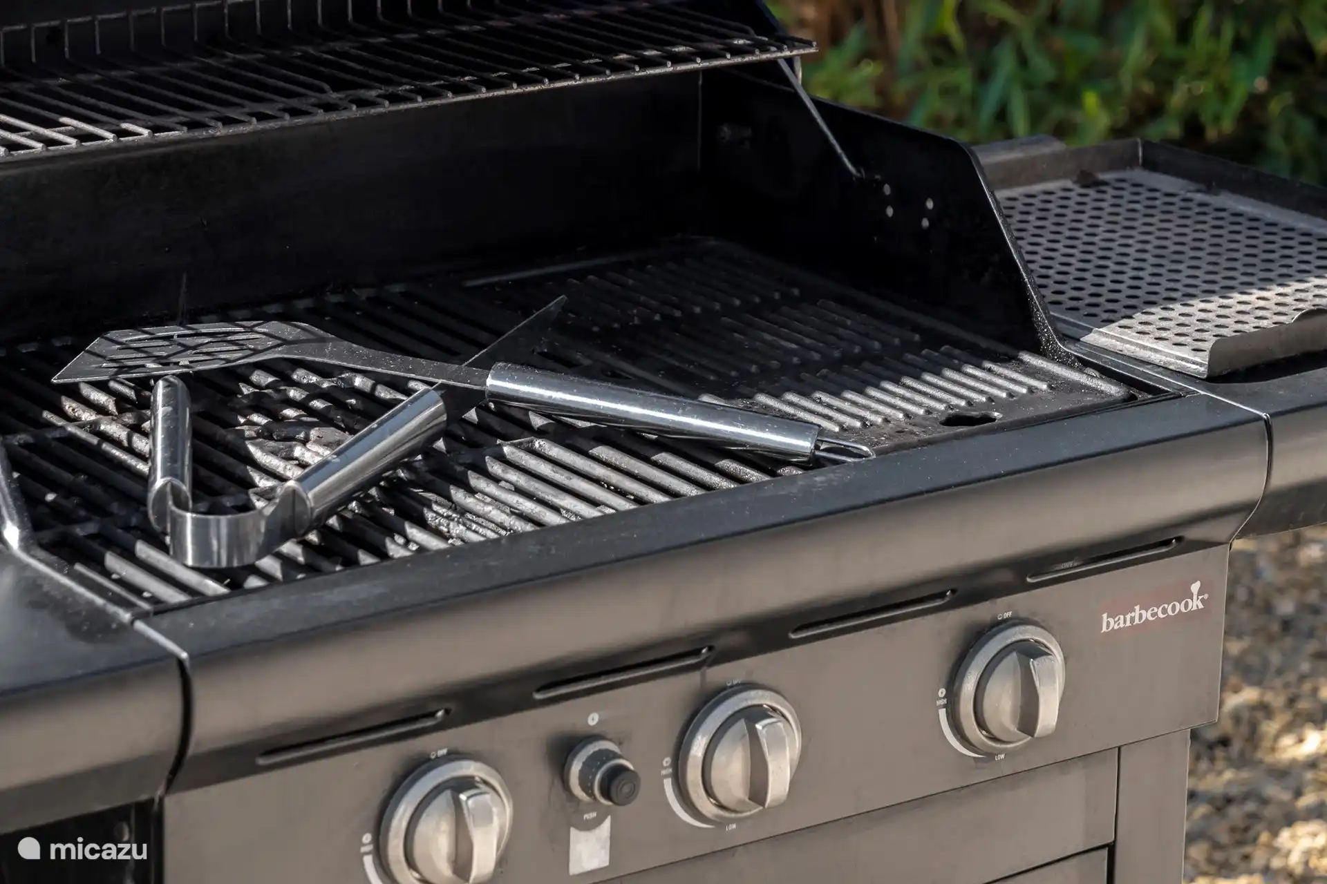 Un barbecue est disponible