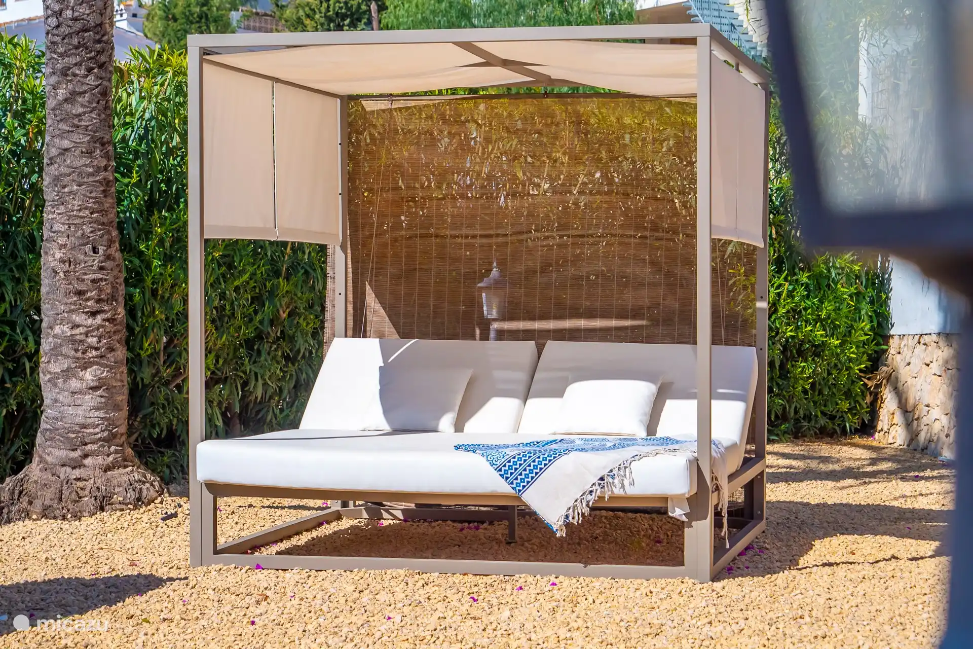 Charmant lit salon balinais