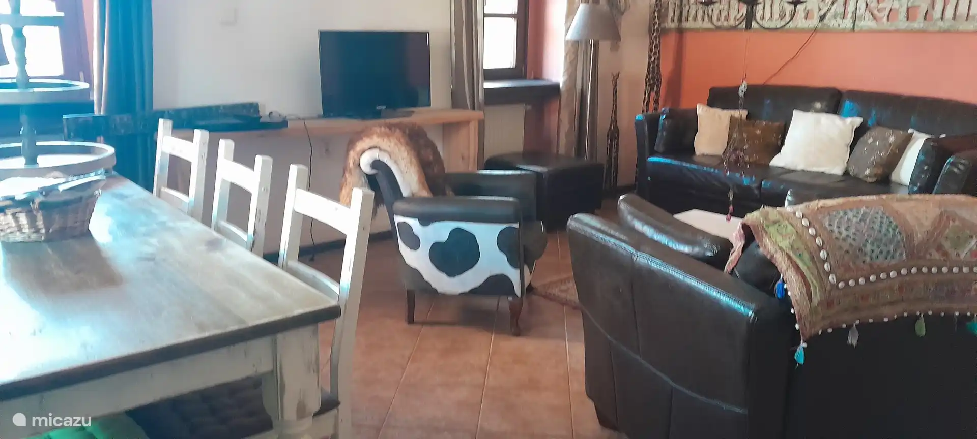 Salle à manger et coin salon