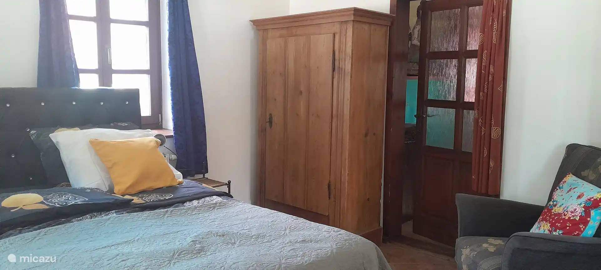 La chambre principale avec sommier tapissier