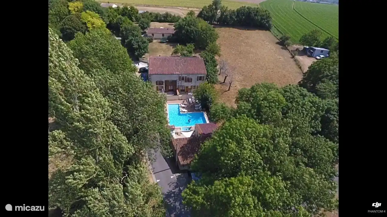 Das Anwesen befindet sich im Herzen der französischen Landschaft