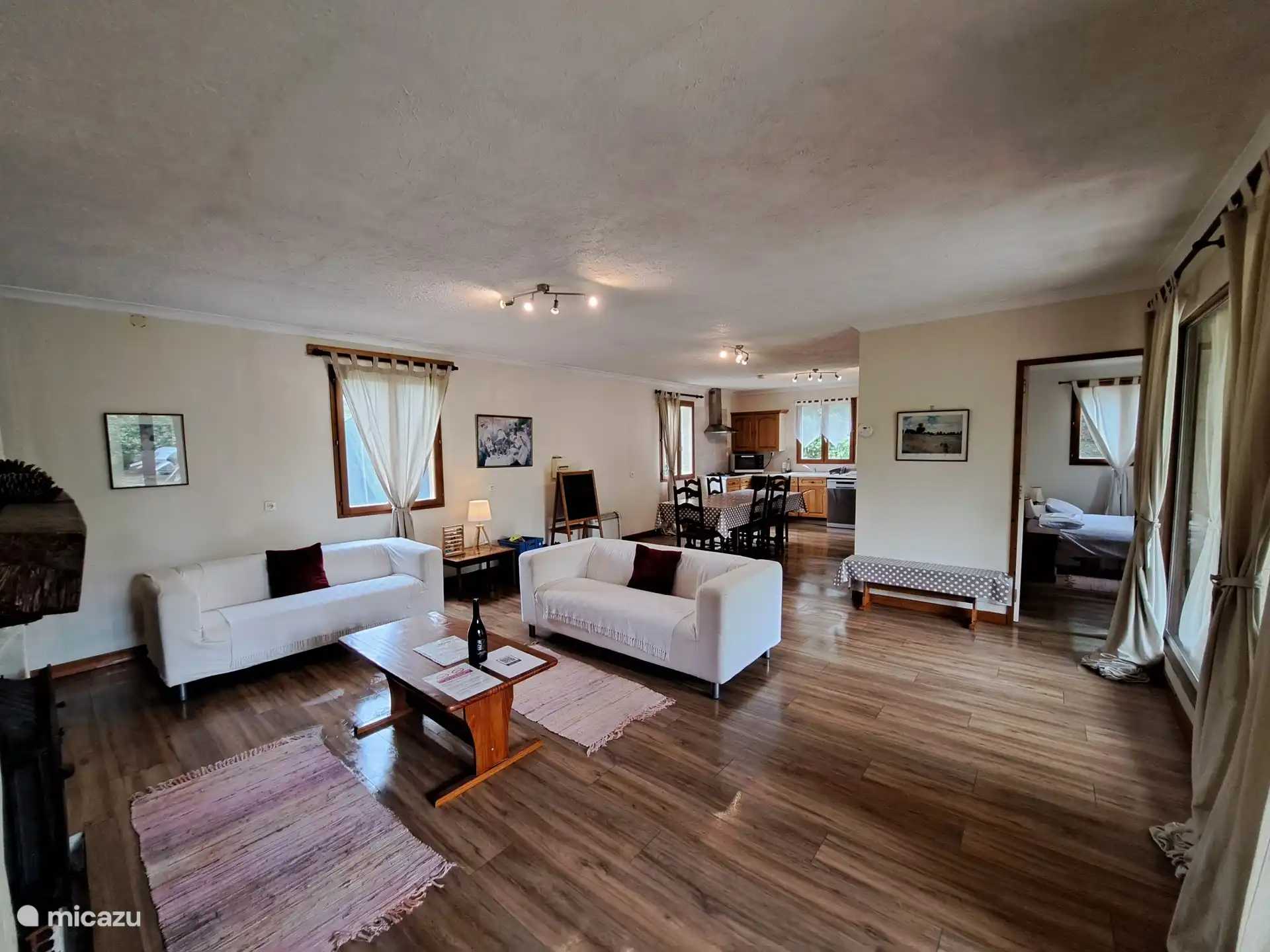 Geräumiges offenes Wohnzimmer