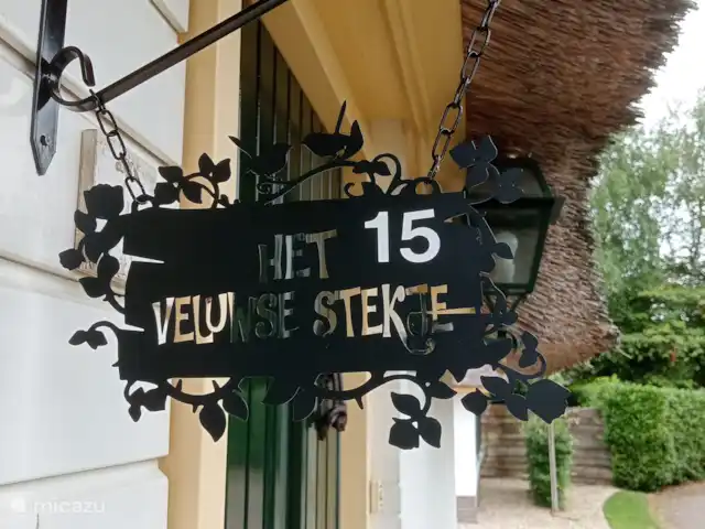 bungaló en Países Bajos, Güeldres, Putten – El lugar de Veluwe Placa de identificación oficial con el número de la casa