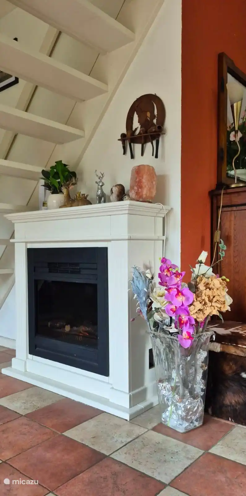 An electric fireplace for the ultimate atmosphere for the evenings.