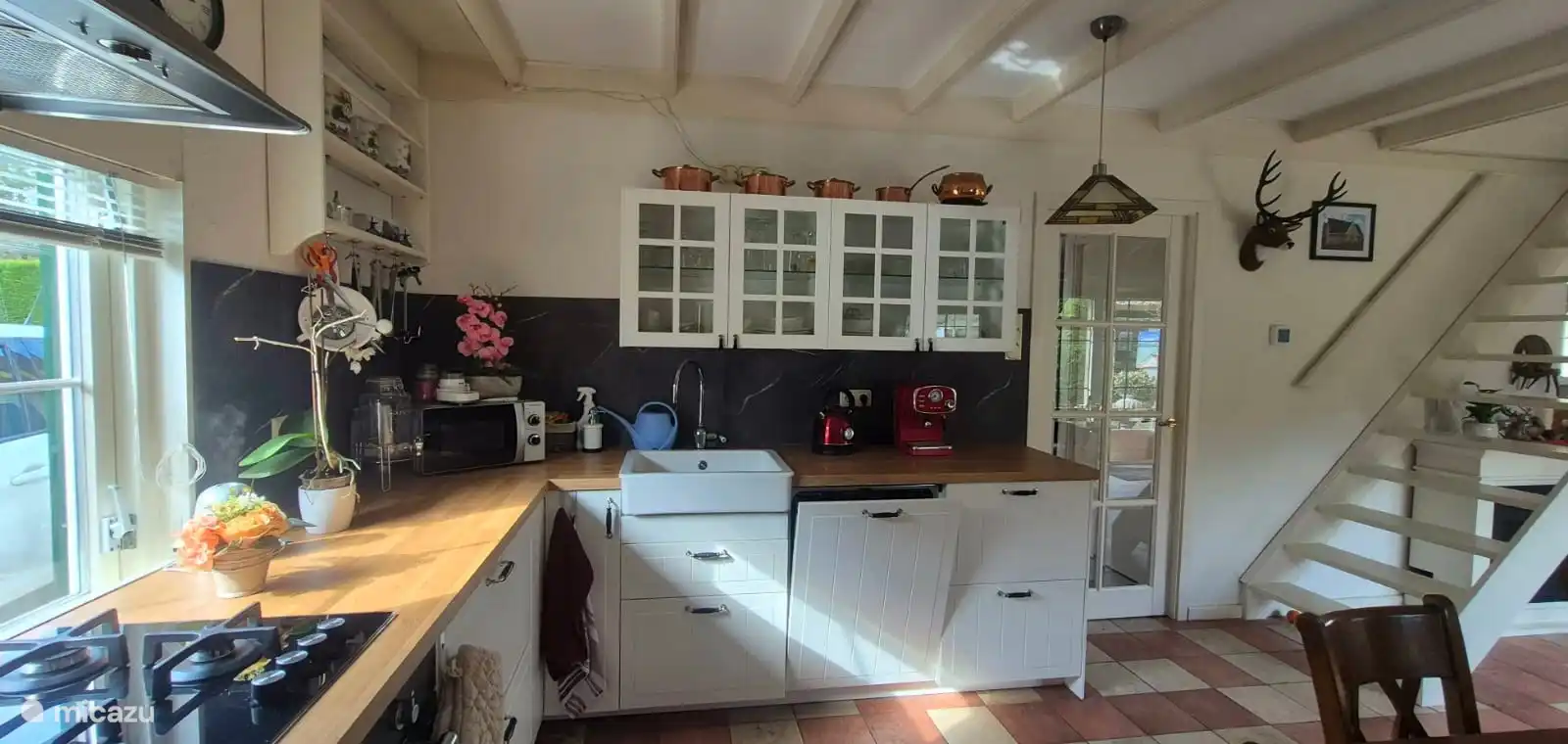 Of course, there is also a dishwasher available.