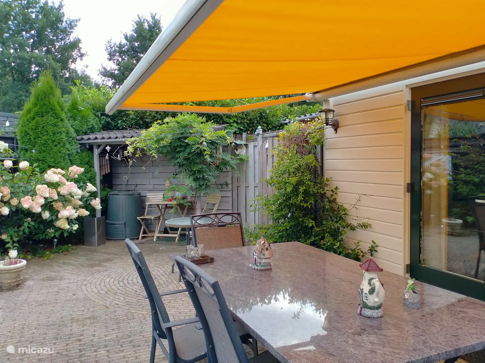 Extra sitting area garden with large garden table and chairs are also available