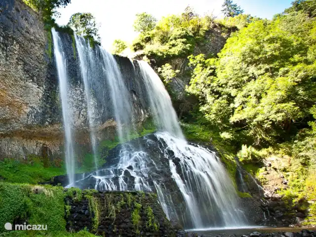 Location de Vacances France, Haute-Loire, Bellevue-la-Montagne, appartement - Le Pinatou Une courte visite à pied vous amène à cette magnifique cascade