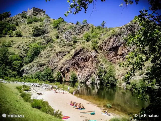 Location de Vacances France, Haute-Loire, Bellevue-la-Montagne, appartement - Le Pinatou Nagez dans les plus beaux spots naturels