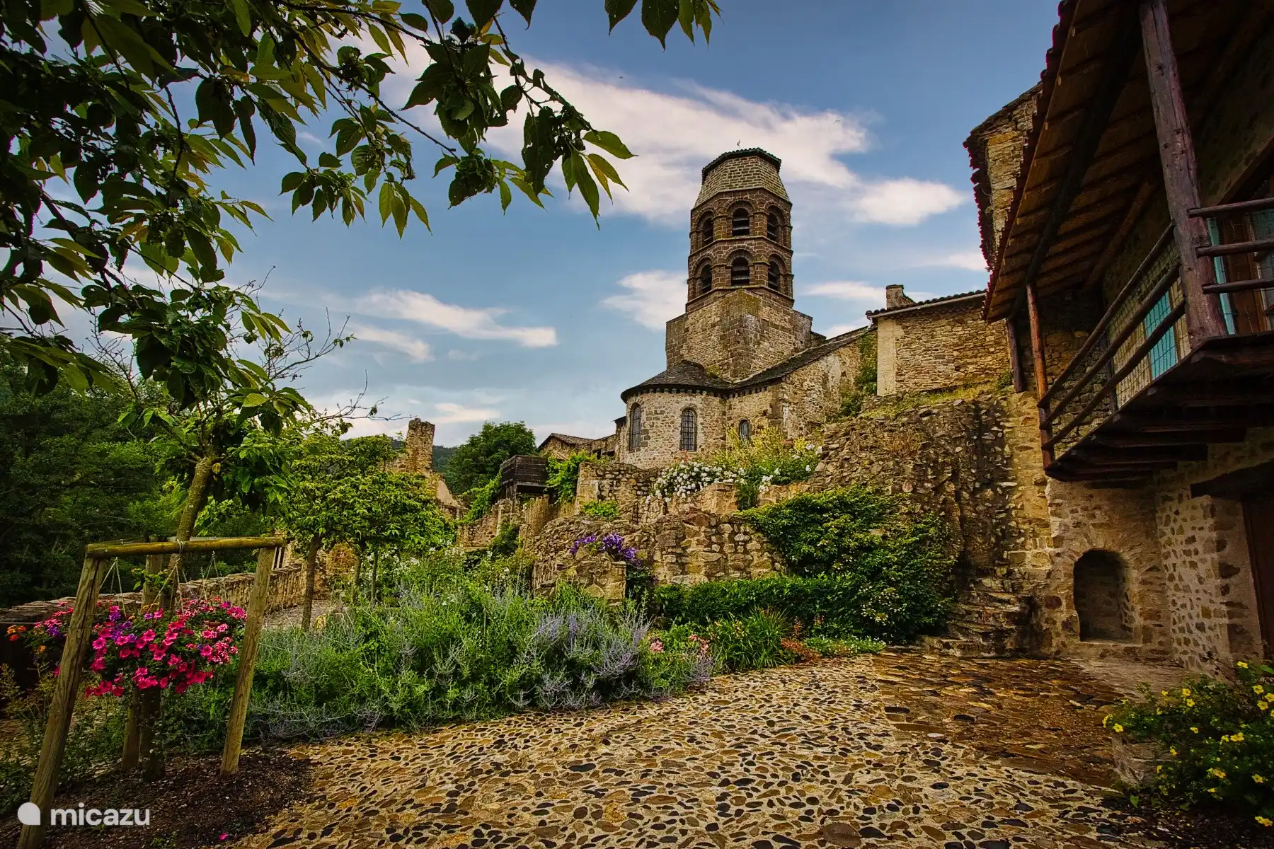 Another old village around Le Pinatou