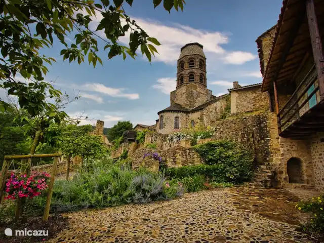 Location de Vacances France, Haute-Loire, Bellevue-la-Montagne, appartement - Le Pinatou Un autre vieux village autour du Pinatou