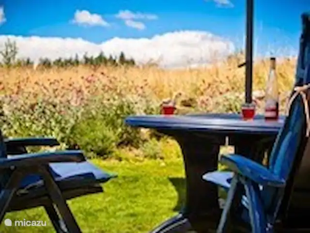 Location de Vacances France, Haute-Loire, Bellevue-la-Montagne, appartement - Le Pinatou Détendez-vous sur la terrasse ou dans le jardin.