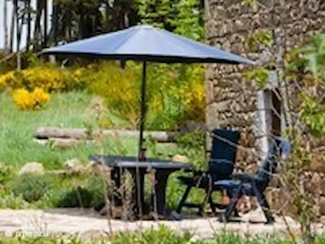 Location de Vacances France, Haute-Loire, Bellevue-la-Montagne, appartement - Le Pinatou Détendez-vous sur la terrasse ou dans le jardin.
