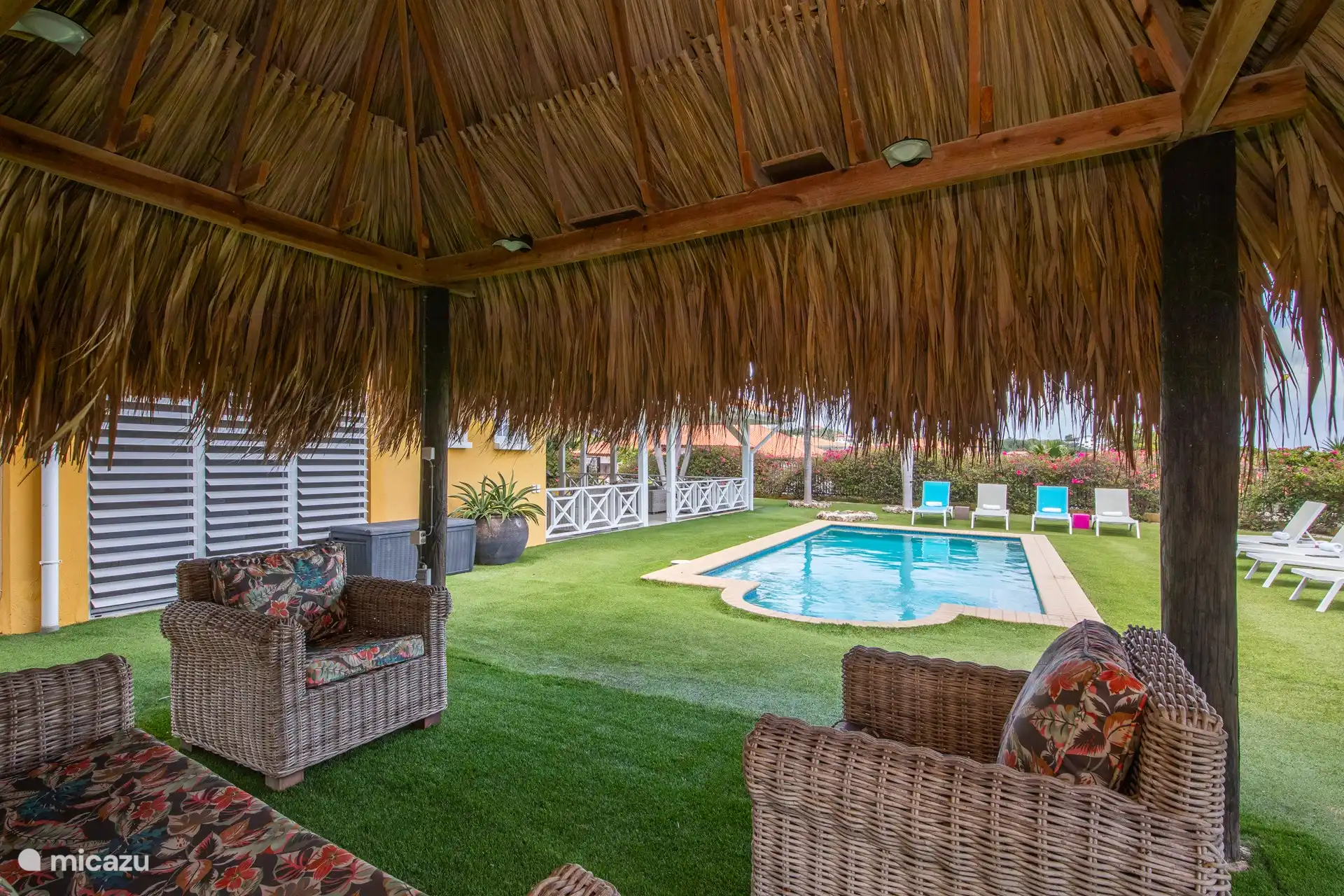 Heerlijke palapa naast het zwembad