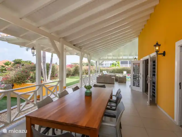 Villa Sonrisa huren in Curaçao, Banda Ariba (oost), Jan Thiel - villa Porch met grote tafel