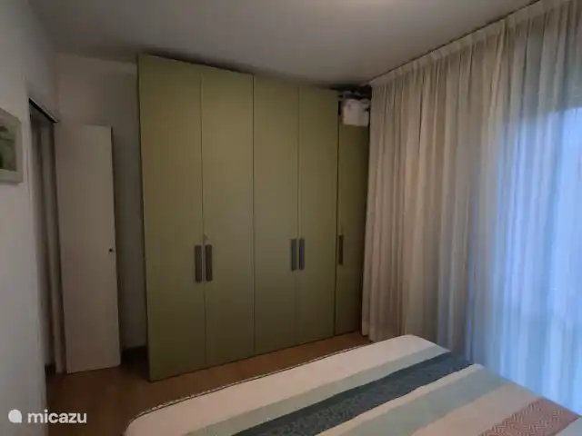 Porto Letizia Apartamento P5 en Italia, Lagos italianos, Porlezza - apartamento Pared del armario en el dormitorio 1