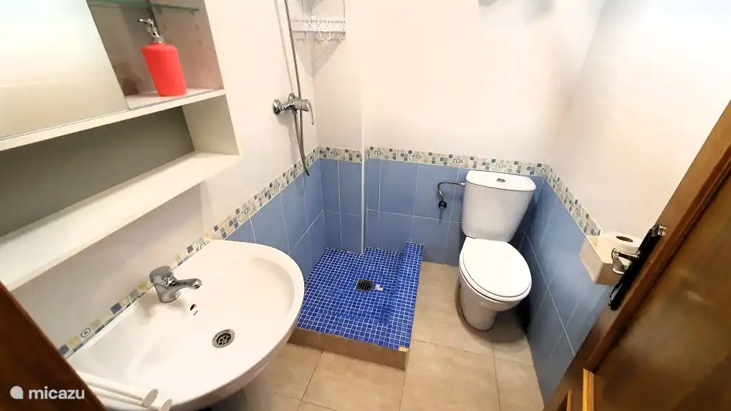 Badezimmer mit Schlafzimmer für 2 Personen