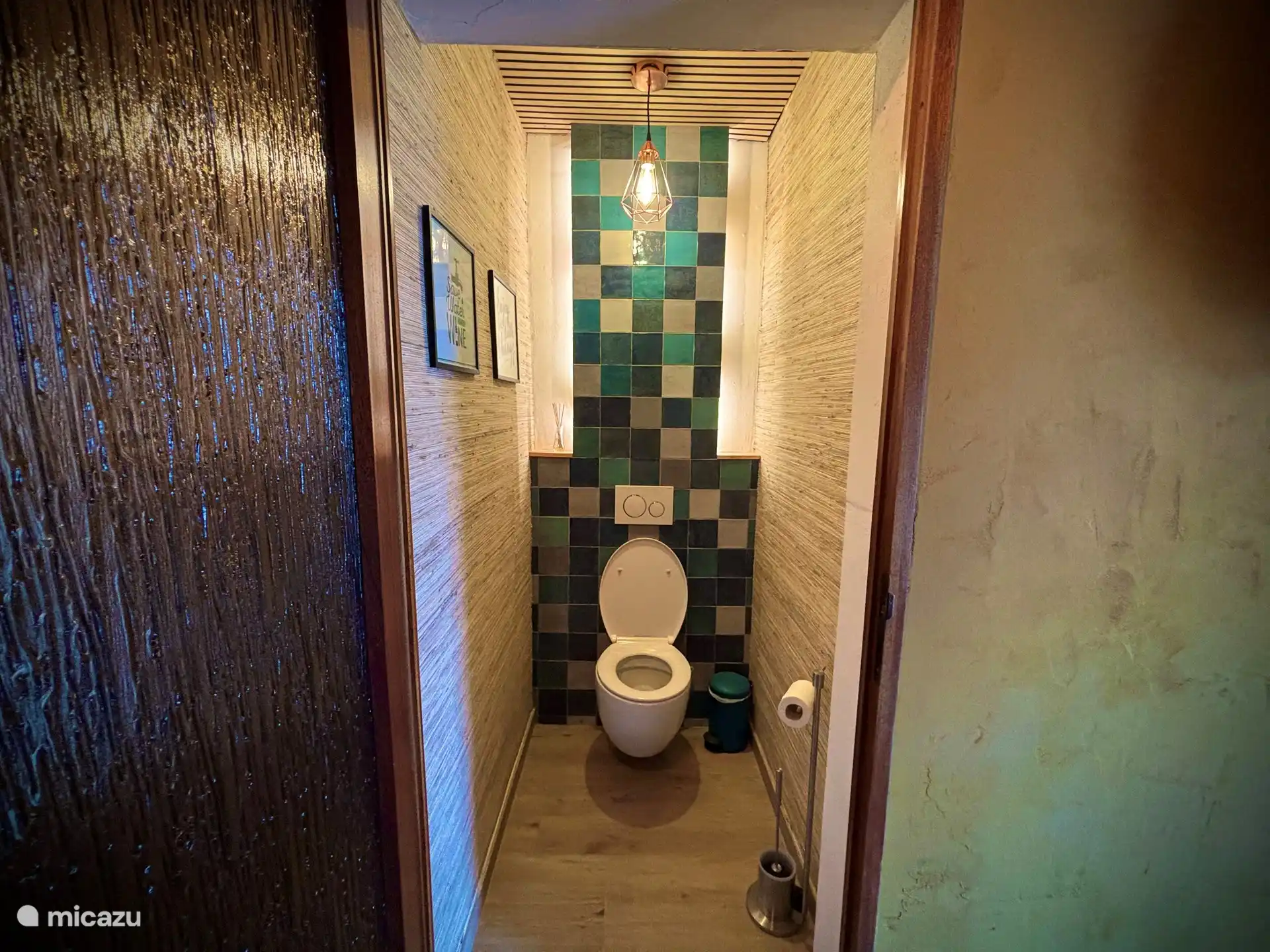 separates WC auf dem Flur 