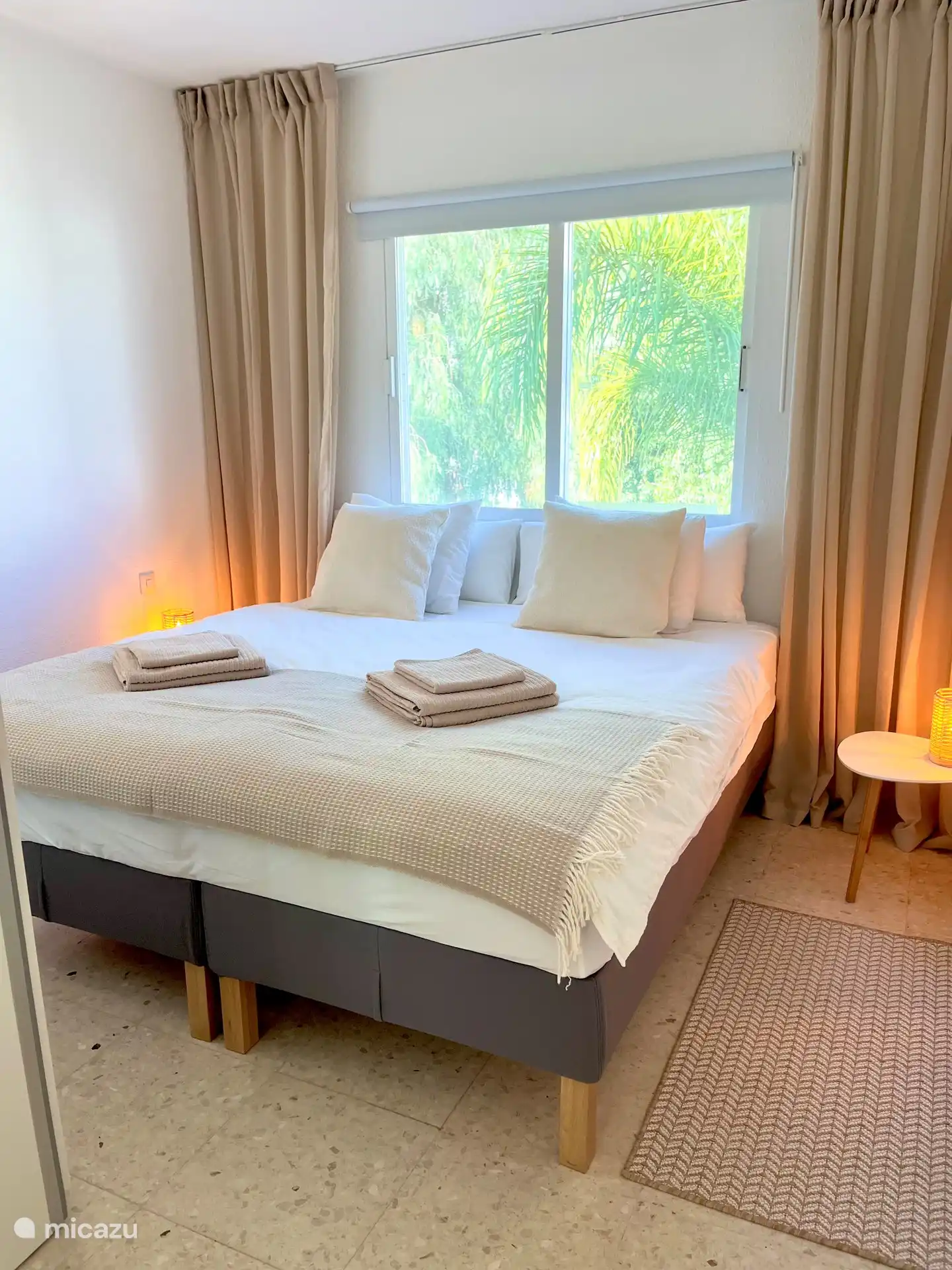 Schlafzimmer 2:
Viel Stauraum im Schrank.