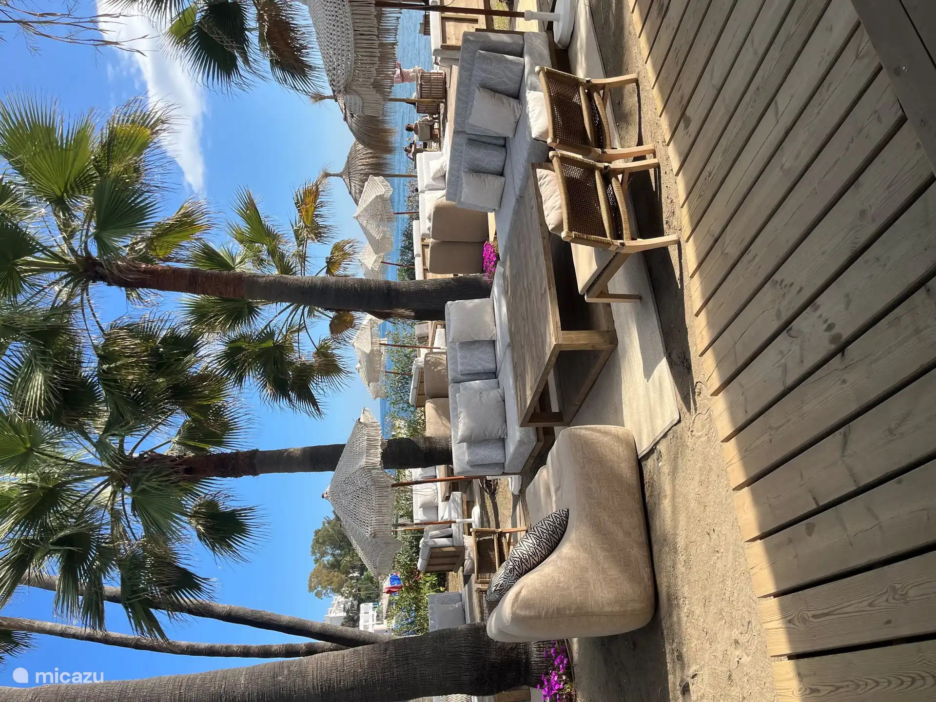 Strandclubs 10 Minuten mit dem Auto entfernt.