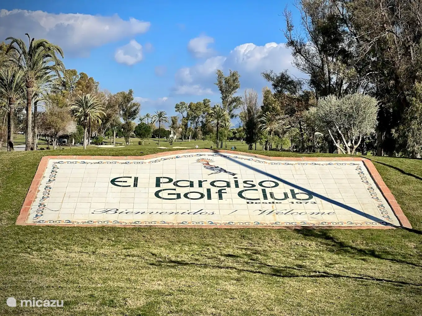 Sie blicken von der Wohnung auf den Golfplatz El Paraiso und sind 3 Minuten entfernt.