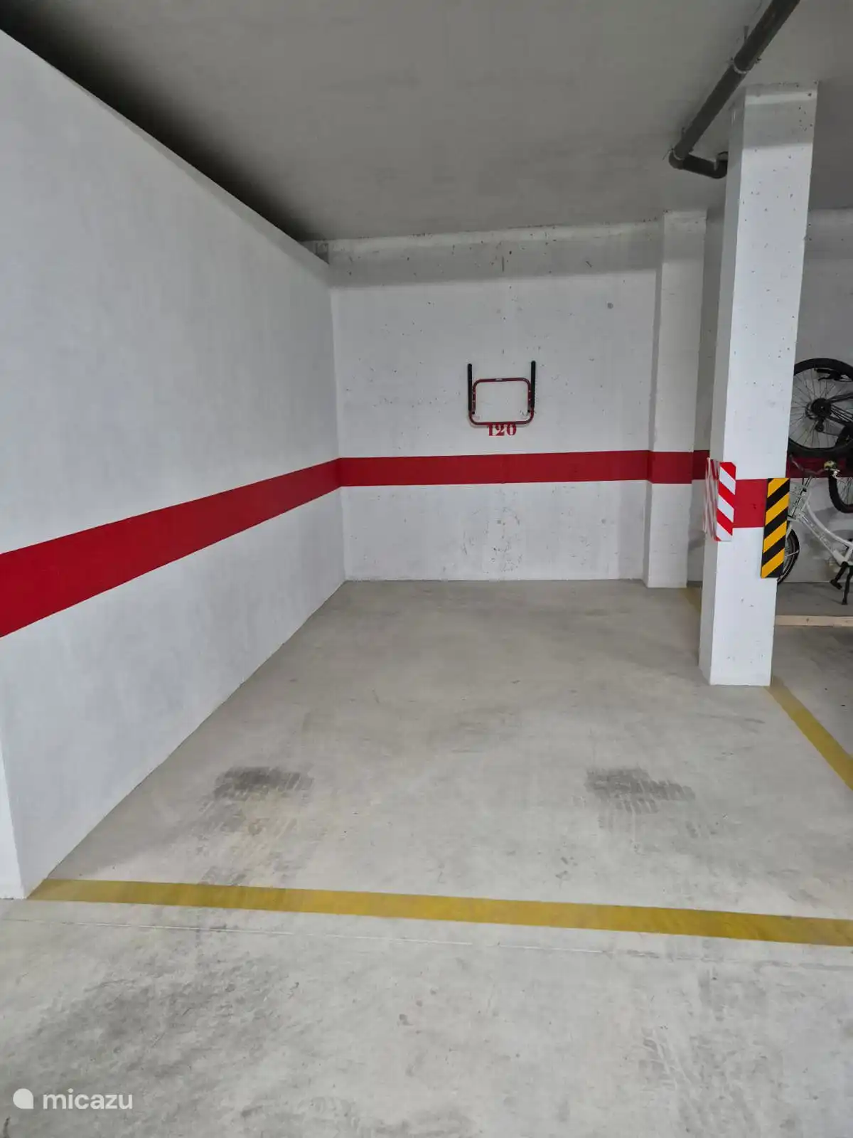 Plaza de aparcamiento subterráneo