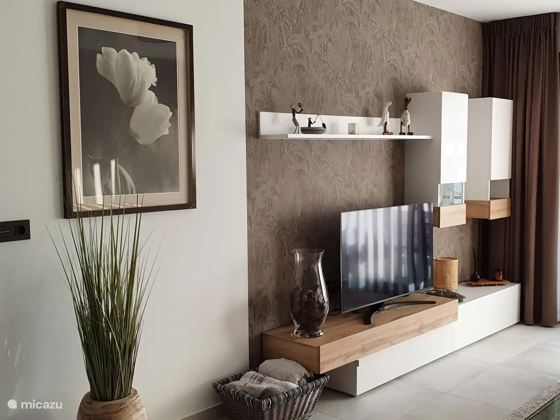 Sala de estar con Smart TV y Chromecast