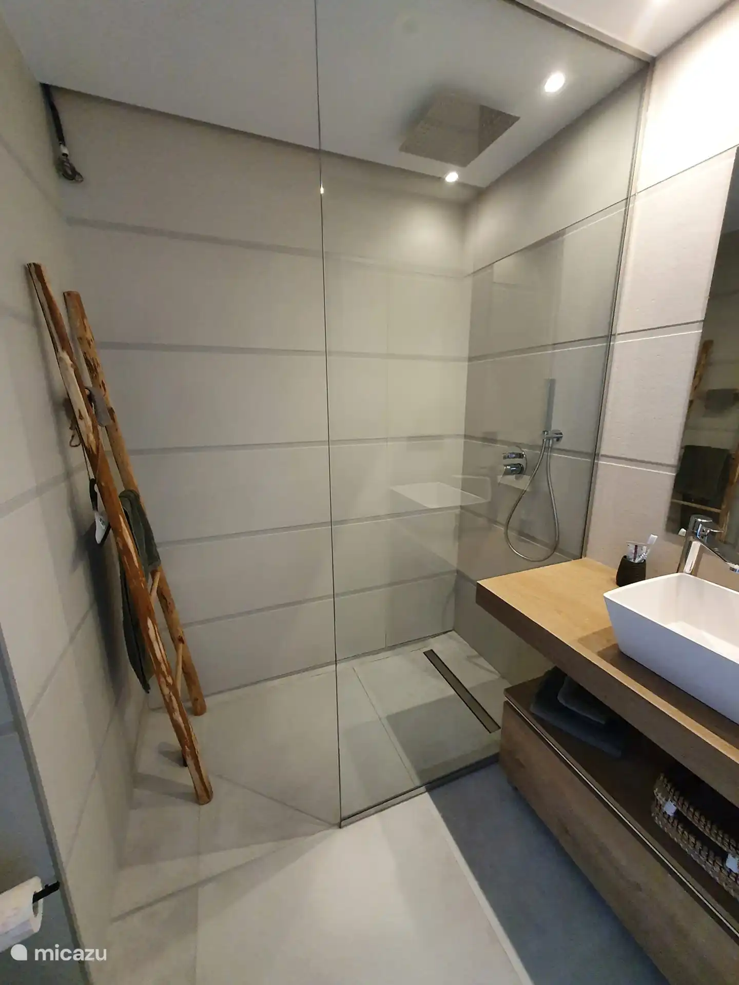 2 x Baños con duchas a ras de suelo