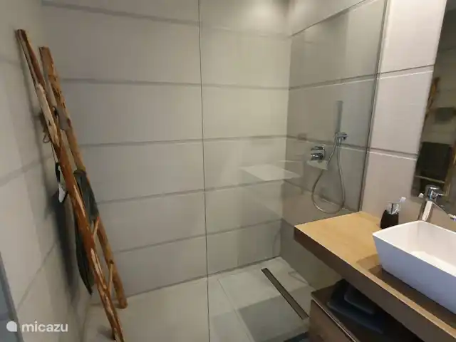 Location de Vacances Espagne, Costa Blanca, Guardamar del Segura, appartement - Casa Croes - Plage de l’Oasis XIII 2 x salles de bains avec douches à l’italienne
