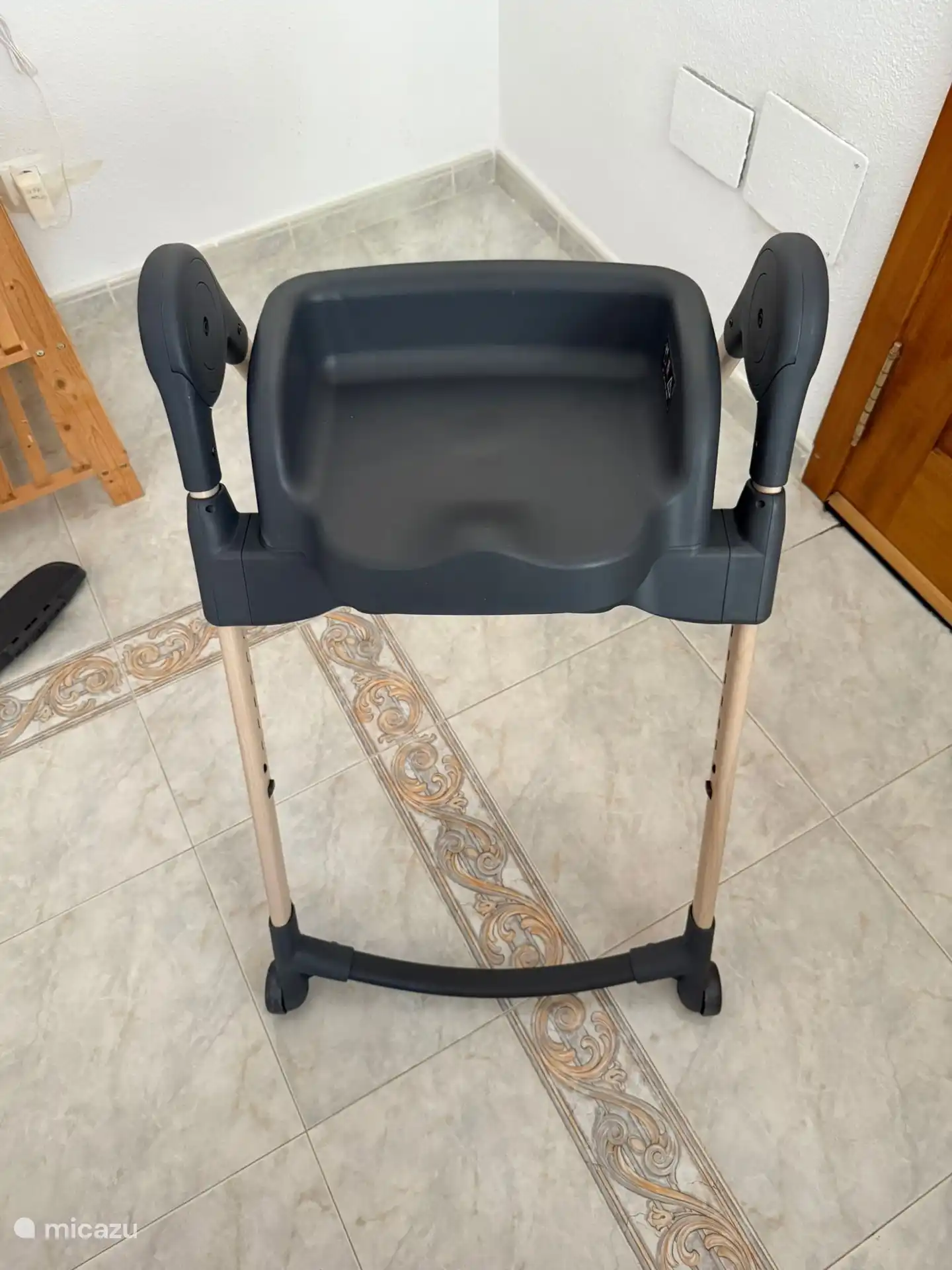 Auf Wunsch steht ein Kinderstuhl zur Verfügung