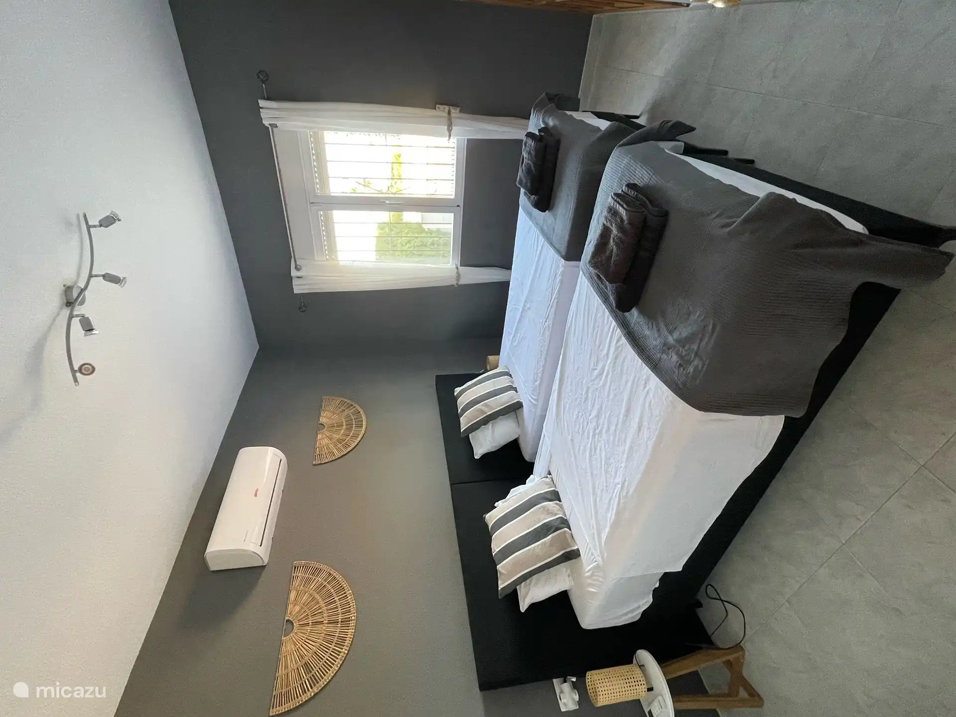 Die Betten in den Schlafzimmern können einzeln oder zusammen gestellt werden. So lässt es sich problemlos in ein Doppelbett verwandeln.