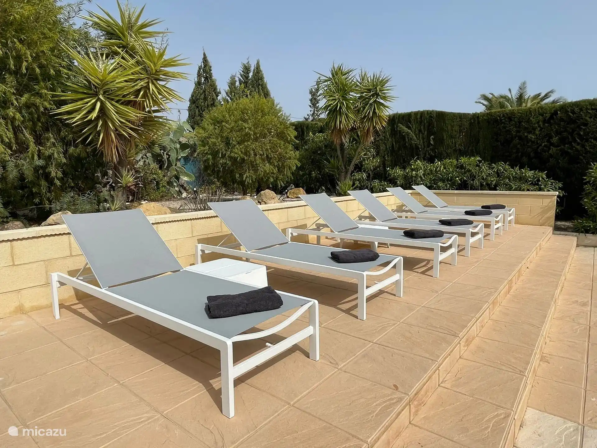 Seit März 2024 haben wir sechs neue Sonnenliegen